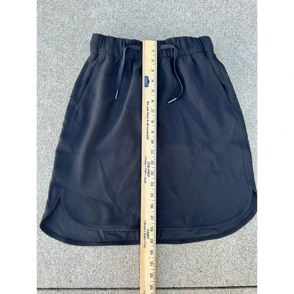 Lululemon On The Fly Skirt *Woven Black‎ Size 4